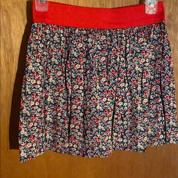 Dresses & Skirts - Floral flowy skirt